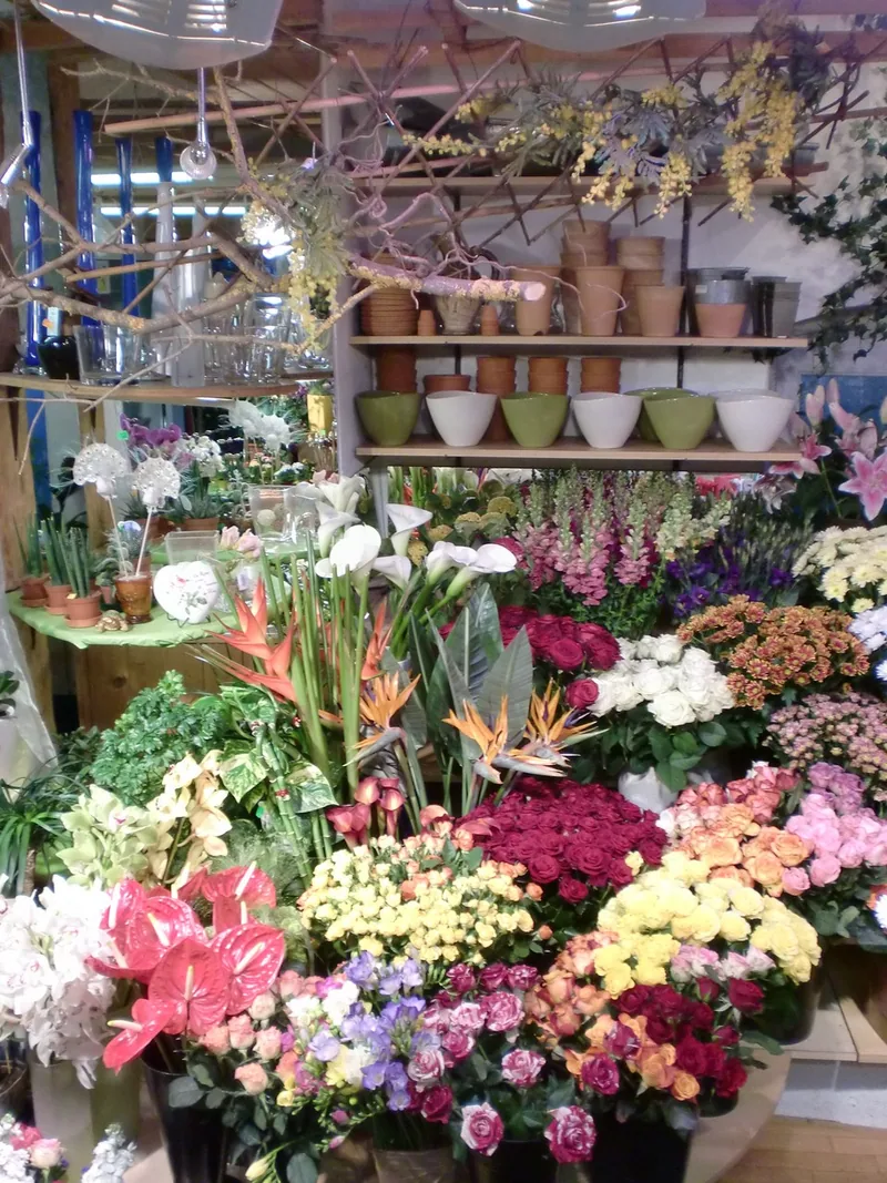 Lilien, Rosen und Gerbera im Laden